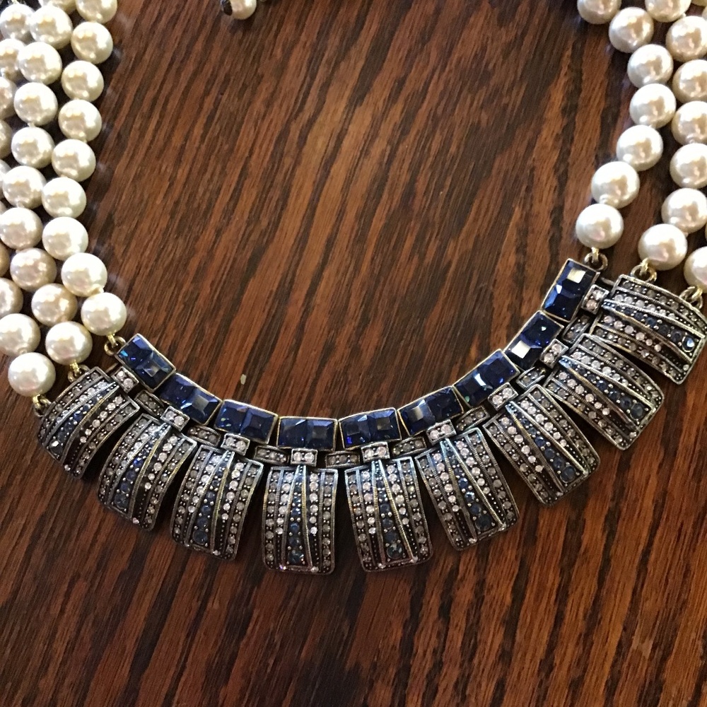 Triple strand white pearl necklace - Picture 3 of 5